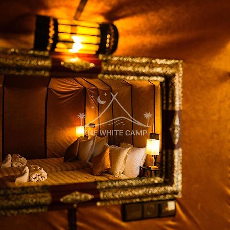The White Camp - Your Merzouga Luxury Desert Camp & Erg Chebbi Dunes Camel Riding ภายนอก รูปภาพ