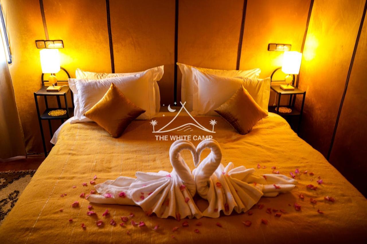 The White Camp - Your Merzouga Luxury Desert Camp & Erg Chebbi Dunes Camel Riding ภายนอก รูปภาพ