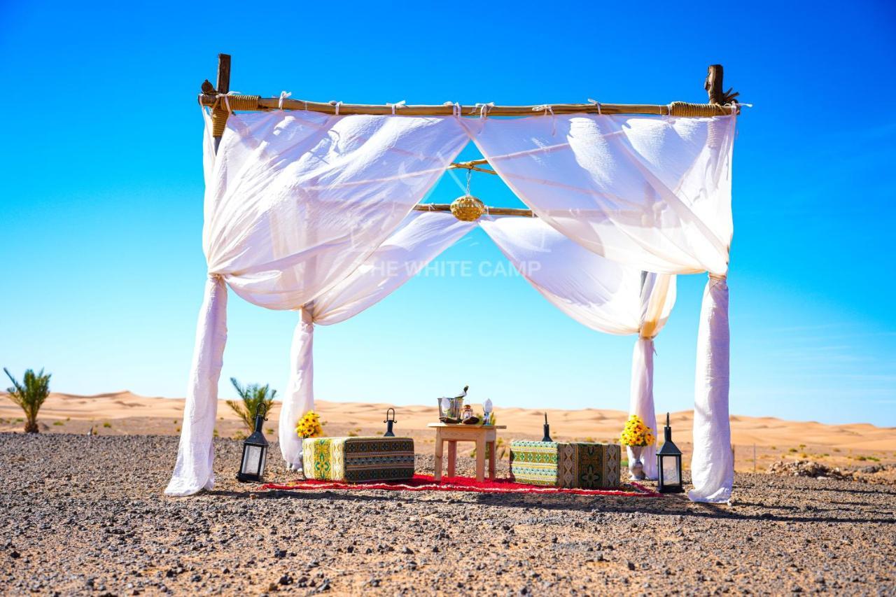 The White Camp - Your Merzouga Luxury Desert Camp & Erg Chebbi Dunes Camel Riding ภายนอก รูปภาพ