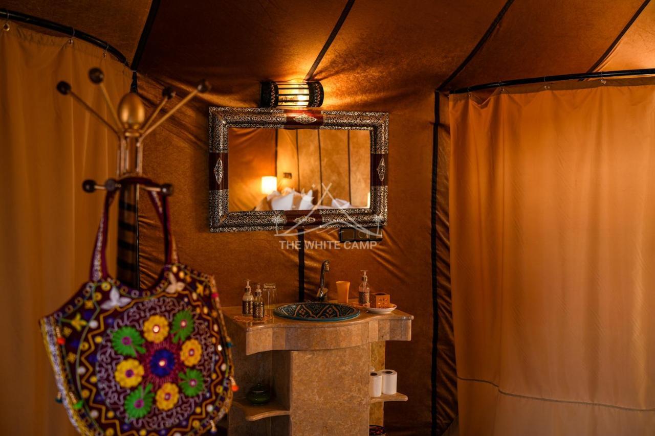 The White Camp - Your Merzouga Luxury Desert Camp & Erg Chebbi Dunes Camel Riding ภายนอก รูปภาพ