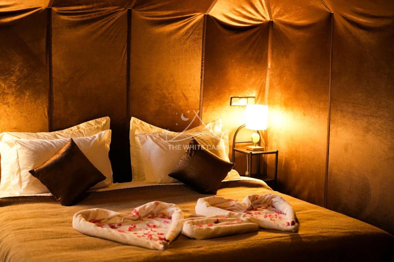The White Camp - Your Merzouga Luxury Desert Camp & Erg Chebbi Dunes Camel Riding ภายนอก รูปภาพ