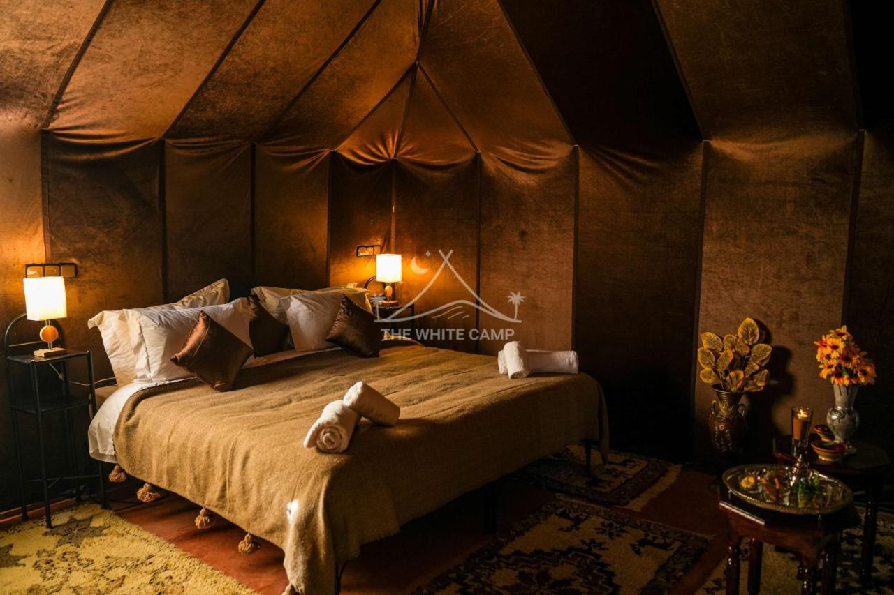 The White Camp - Your Merzouga Luxury Desert Camp & Erg Chebbi Dunes Camel Riding ภายนอก รูปภาพ