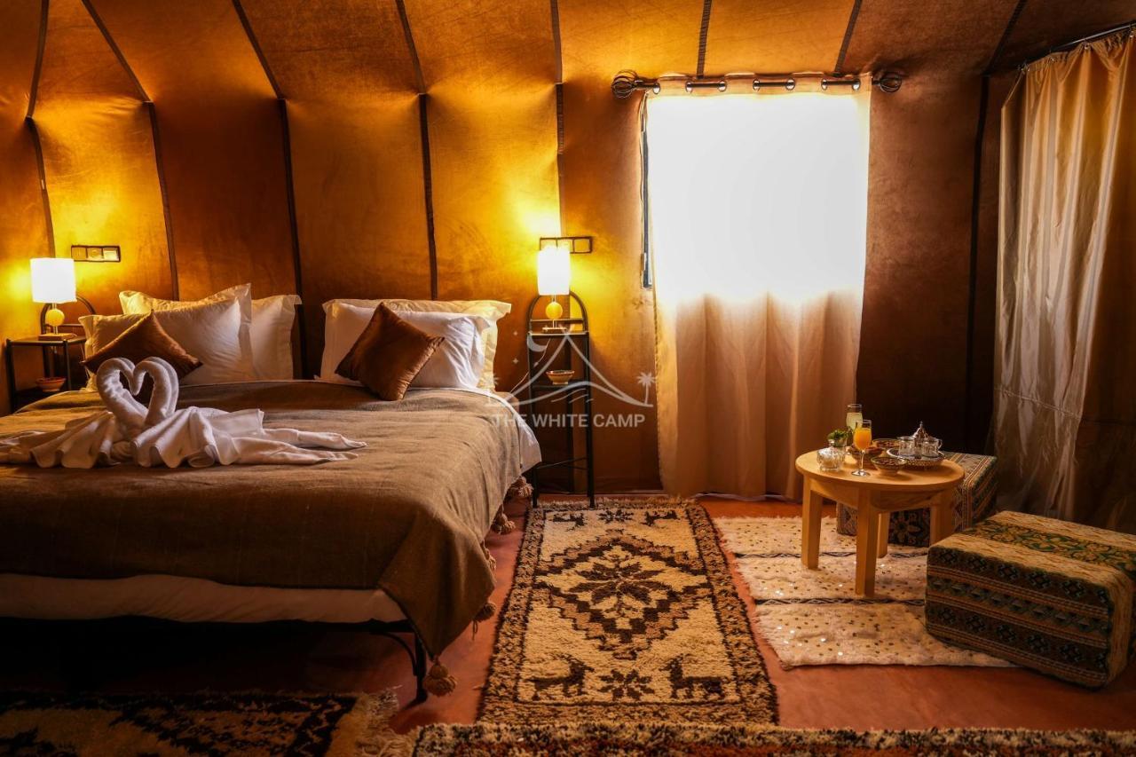 The White Camp - Your Merzouga Luxury Desert Camp & Erg Chebbi Dunes Camel Riding ภายนอก รูปภาพ