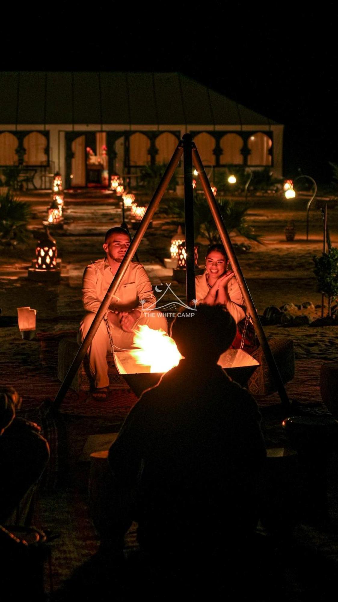 The White Camp - Your Merzouga Luxury Desert Camp & Erg Chebbi Dunes Camel Riding ภายนอก รูปภาพ