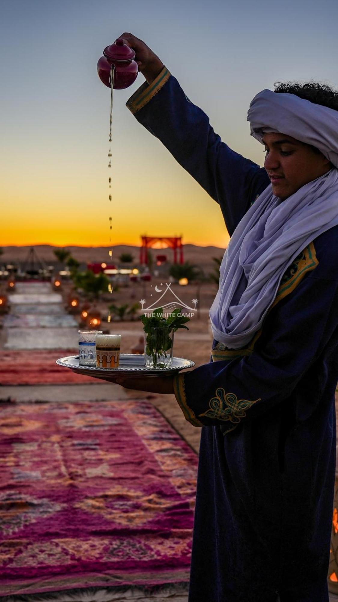 The White Camp - Your Merzouga Luxury Desert Camp & Erg Chebbi Dunes Camel Riding ภายนอก รูปภาพ