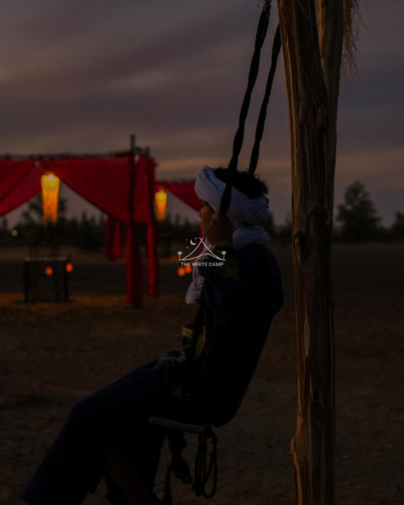 The White Camp - Your Merzouga Luxury Desert Camp & Erg Chebbi Dunes Camel Riding ภายนอก รูปภาพ