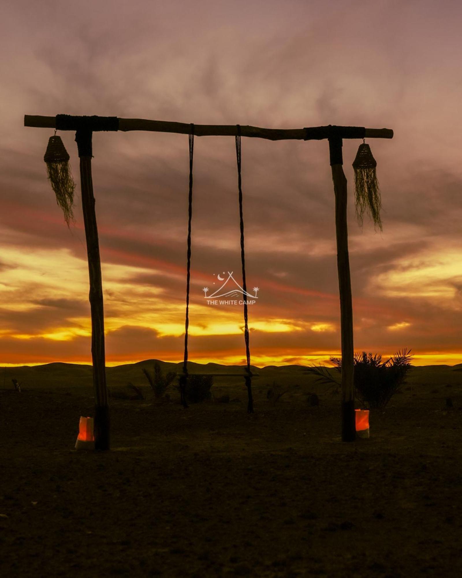 The White Camp - Your Merzouga Luxury Desert Camp & Erg Chebbi Dunes Camel Riding ภายนอก รูปภาพ