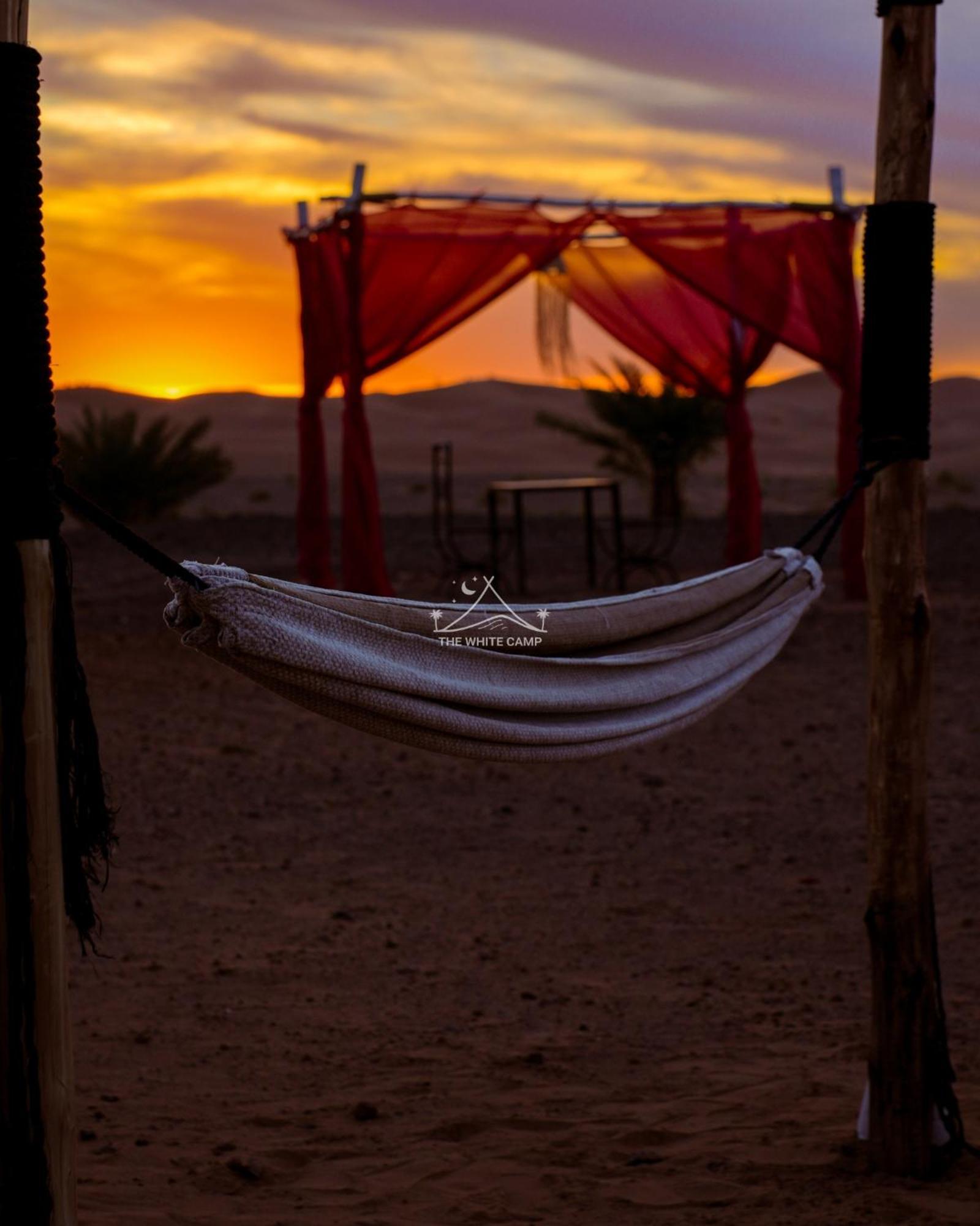 The White Camp - Your Merzouga Luxury Desert Camp & Erg Chebbi Dunes Camel Riding ภายนอก รูปภาพ