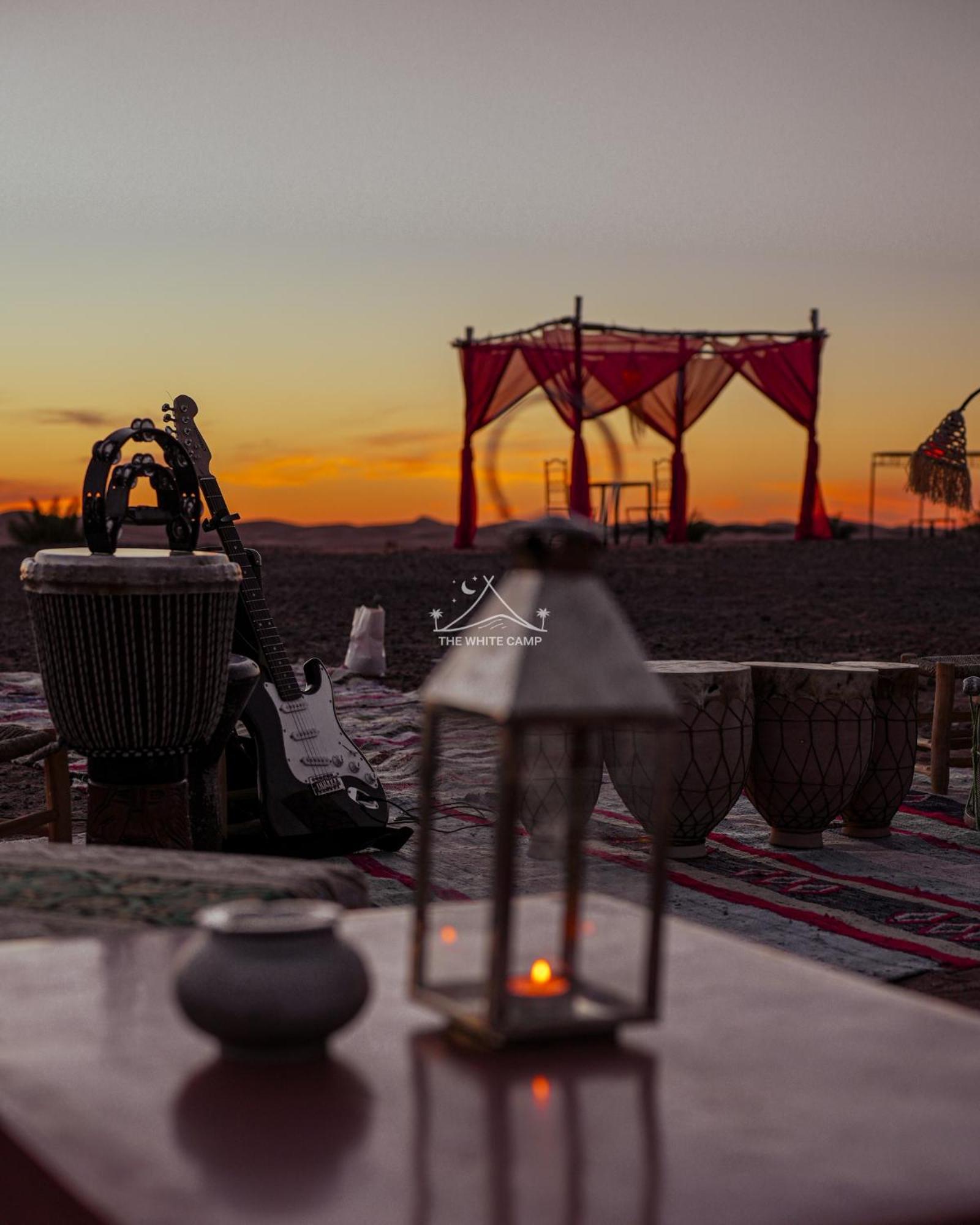 The White Camp - Your Merzouga Luxury Desert Camp & Erg Chebbi Dunes Camel Riding ภายนอก รูปภาพ