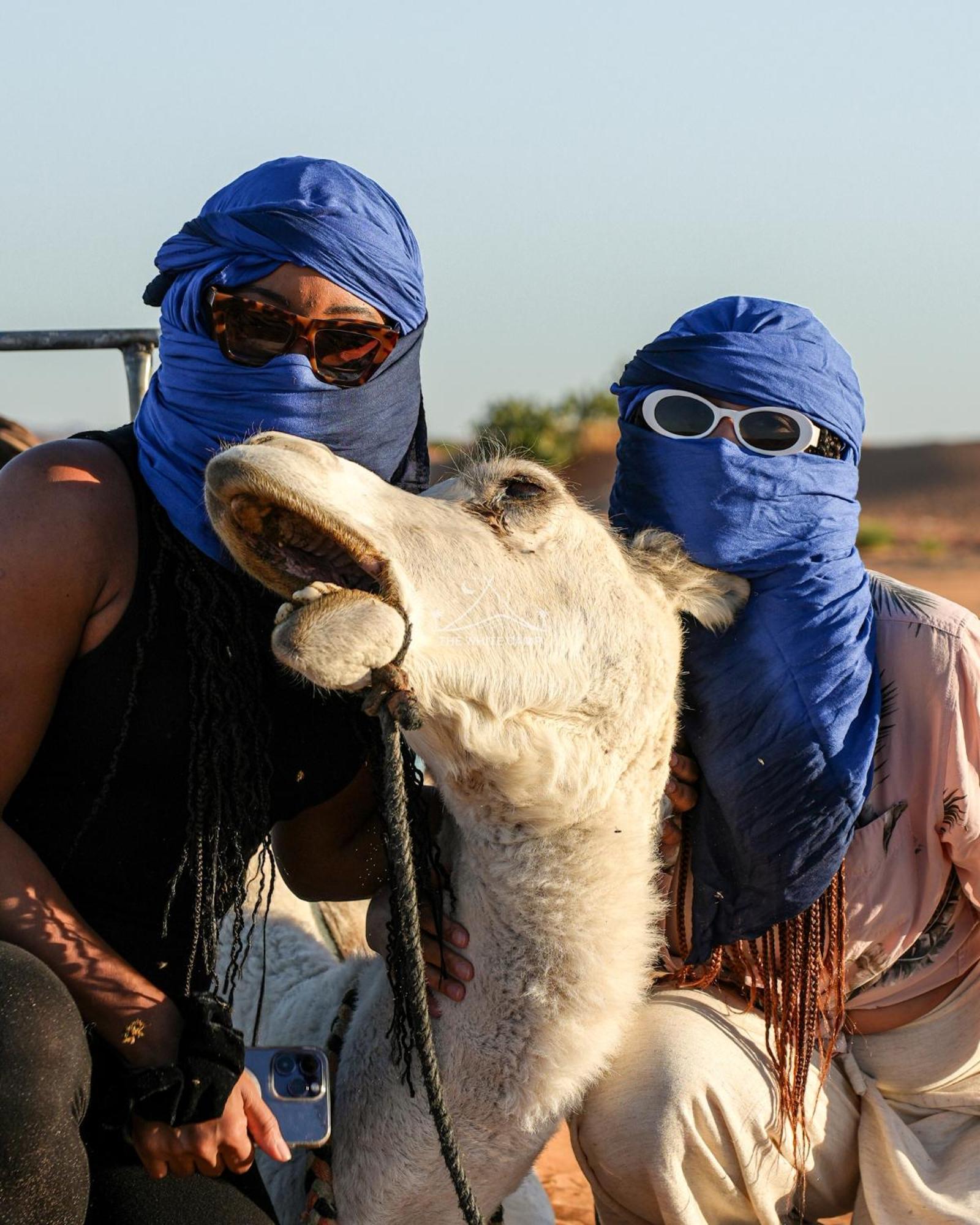 The White Camp - Your Merzouga Luxury Desert Camp & Erg Chebbi Dunes Camel Riding ภายนอก รูปภาพ