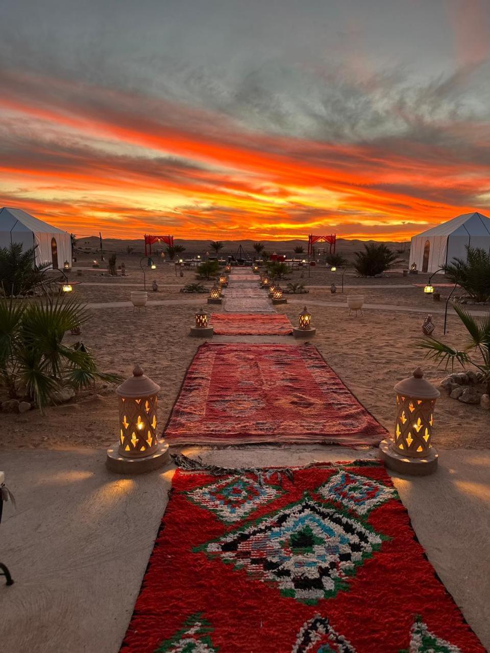 The White Camp - Your Merzouga Luxury Desert Camp & Erg Chebbi Dunes Camel Riding ภายนอก รูปภาพ