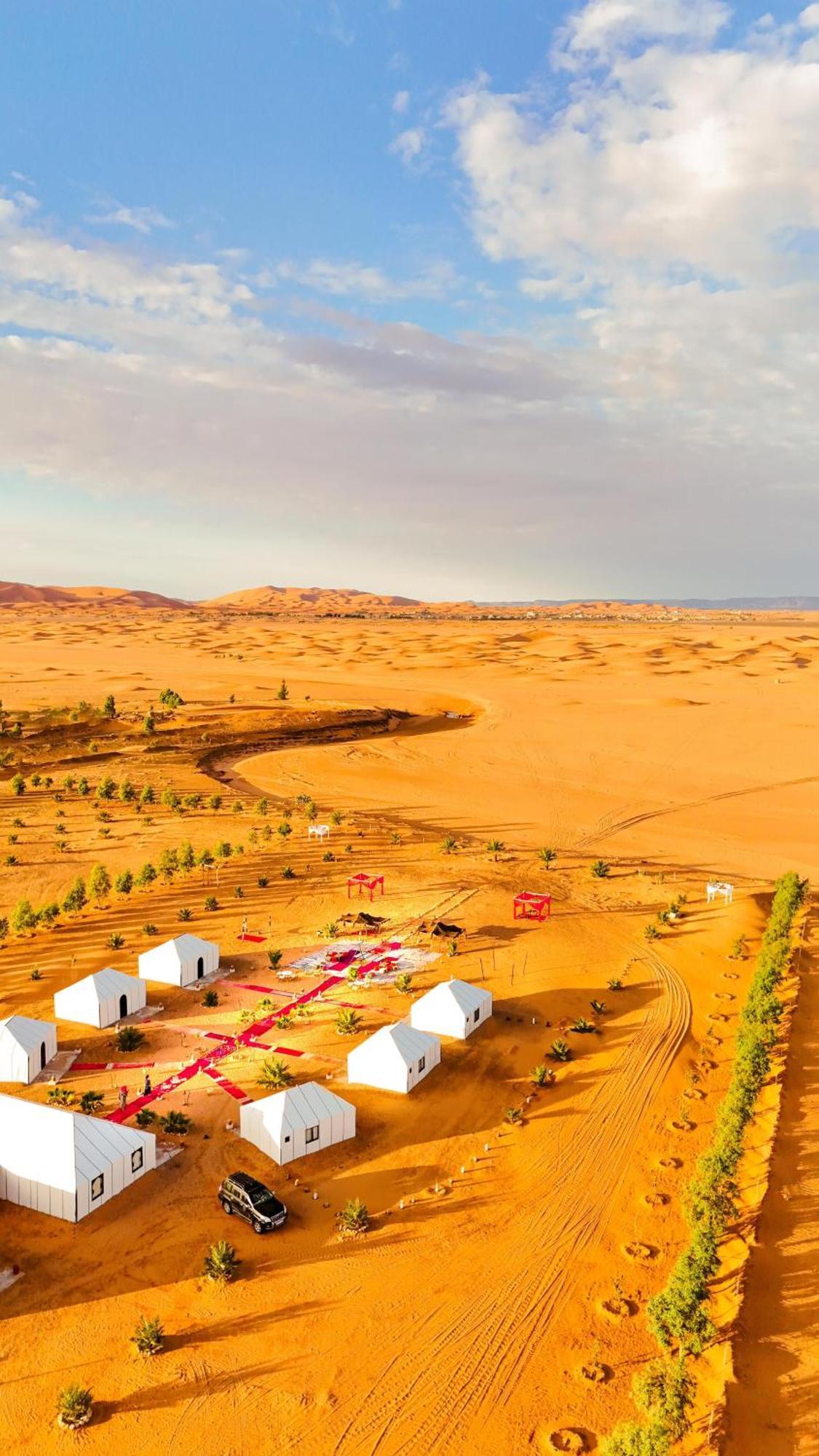 The White Camp - Your Merzouga Luxury Desert Camp & Erg Chebbi Dunes Camel Riding ภายนอก รูปภาพ